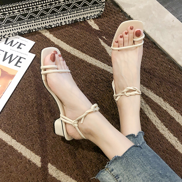 Lameda talla ja õhukeste rihmadega vabaaja naiste sandaalid