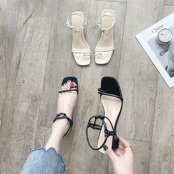 Lameda talla ja õhukeste rihmadega vabaaja naiste sandaalid