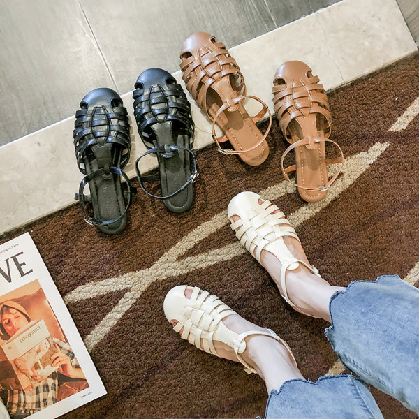 Sieviešu sandales no eko ādas ar plakanu zoli