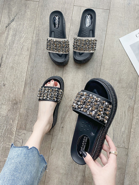 Papuci de dama actuali cu platforma si pietre