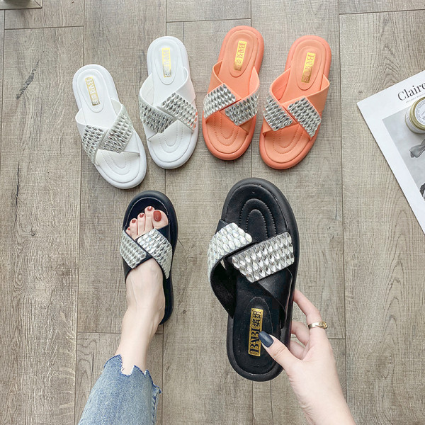 Moodsad naiste sussid ökonahast kividega