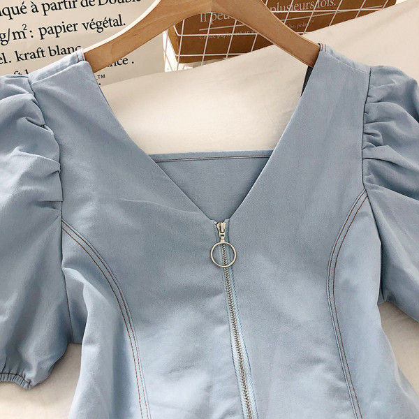 Moodne naiste särk luku ja V-kaelusega