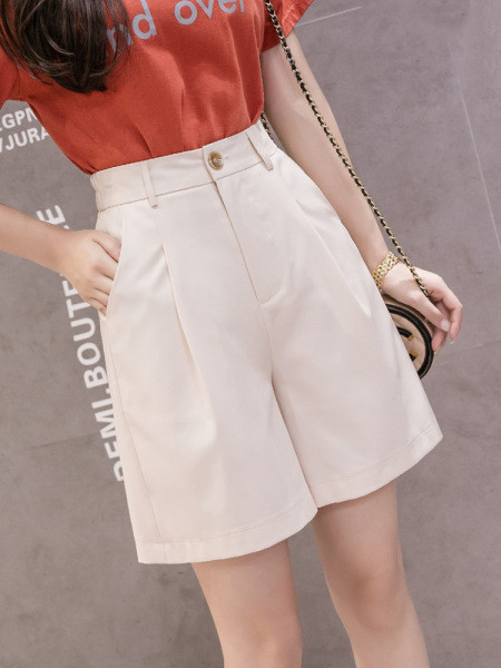 Naiste vabaaja lühikeste pükste retromudel