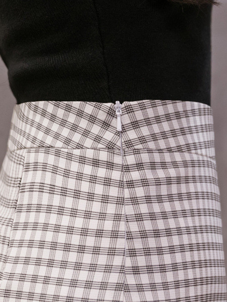 Fusta dama in carouri model asimetric