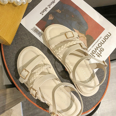 Casual γυναικεία σανδάλια από οικολογικό δέρμα με ιμάντες και μεταλλικές αγκράφες