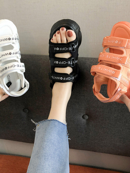 Sandale casual de damă cu talpă aspră și inscripții