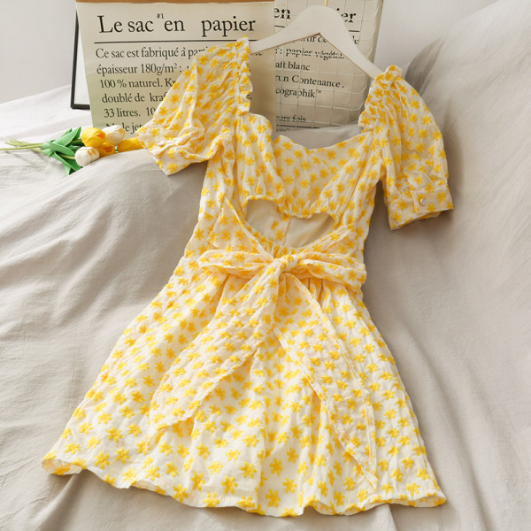 Naiste vabaaja kleit seljalõike ja paelaga