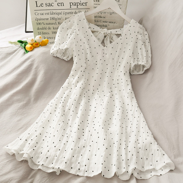 Sieviešu balta punktveida kleita ar lentīti