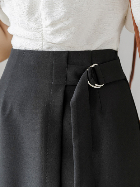 Naiste retroseelik küljelõhikuga