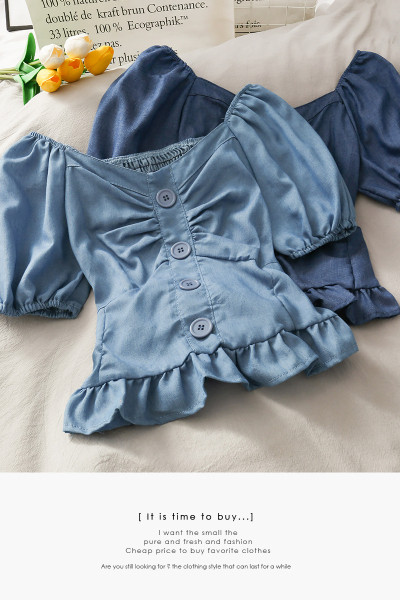 Bluză de damă retro cu decolteu și nasturi spitz