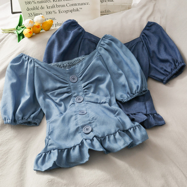 Bluză de damă retro cu decolteu și nasturi spitz