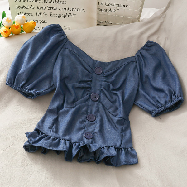 Bluză de damă retro cu decolteu și nasturi spitz