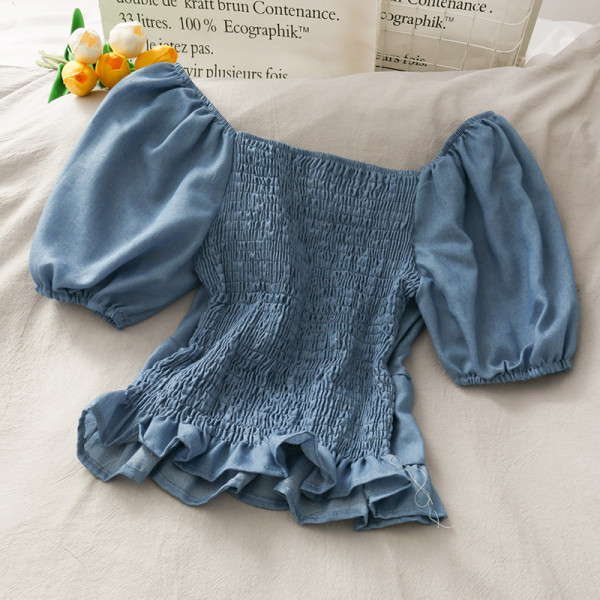 Bluză de damă retro cu decolteu și nasturi spitz