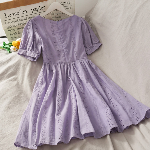 Rochie de dama croita cu broderie si maneci scurte