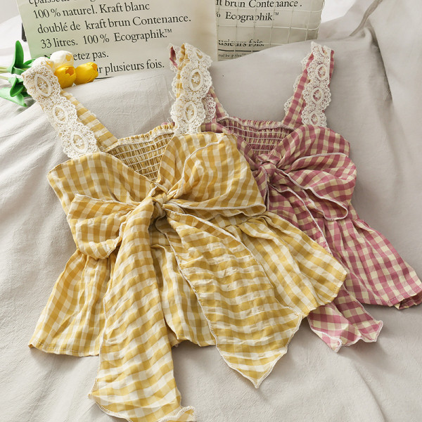 Top de damă în carouri cu bretele largi și dantelă