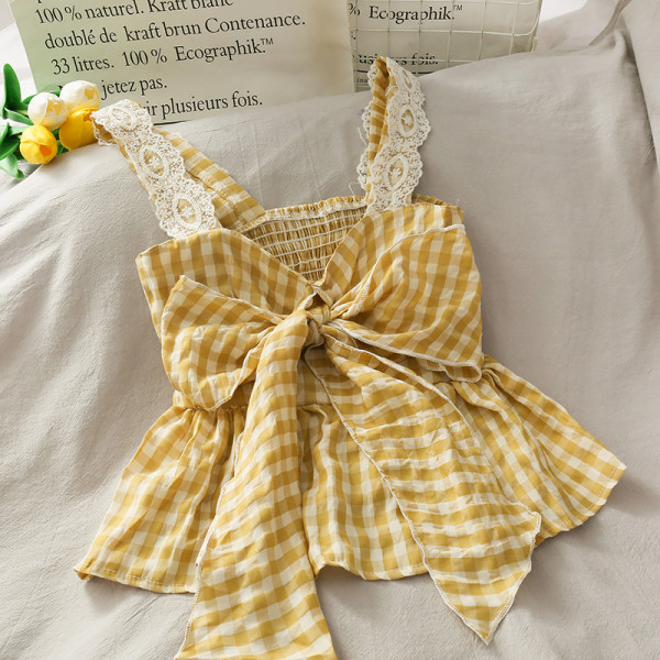 Top de damă în carouri cu bretele largi și dantelă