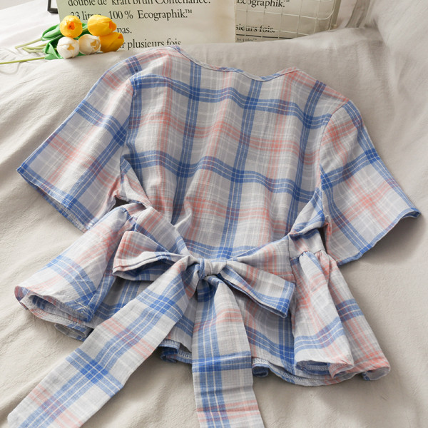 Bluza de dama cu panglica si decolteu spitz