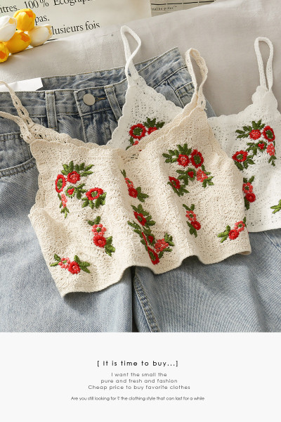 Top scurt tricotat cu broderie