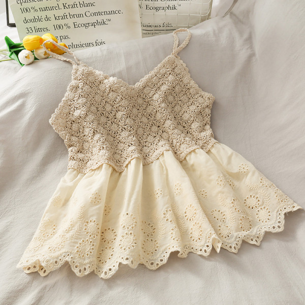 Izgriezts mežģīņu tops ar plānām lencēm