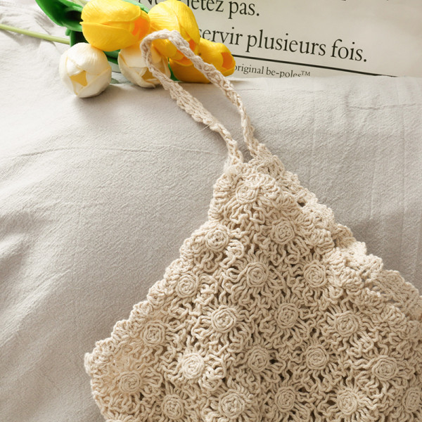 Izgriezts mežģīņu tops ar plānām lencēm