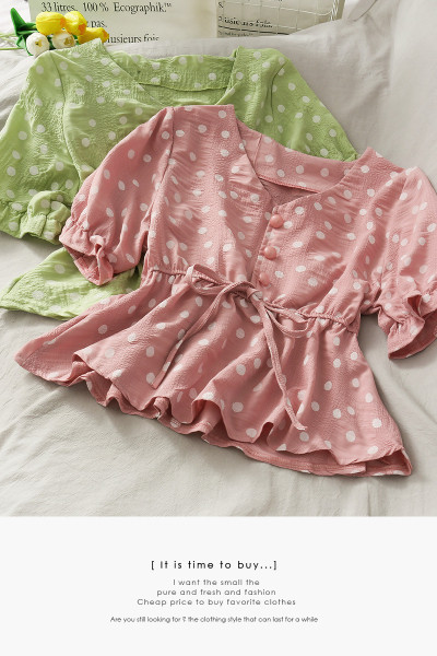 Bluză casual de damă cu buline, cu decolteu și cravate spitz