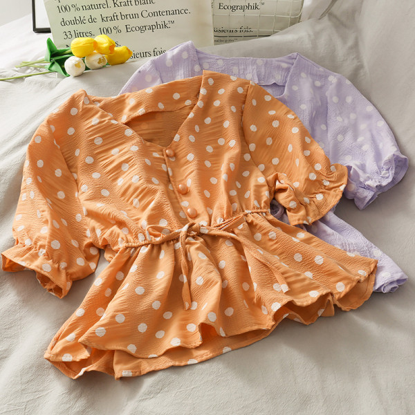 Bluză casual de damă cu buline, cu decolteu și cravate spitz