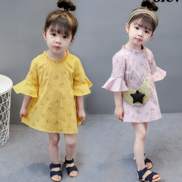 Moodne lootosevarrukate ja ümara kaelusega lastekleit