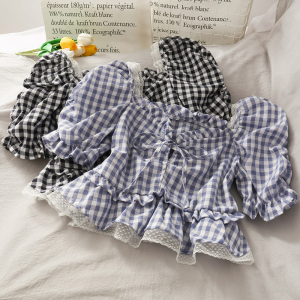 Rūtaina sieviešu blūze ar mežģīņu elementiem