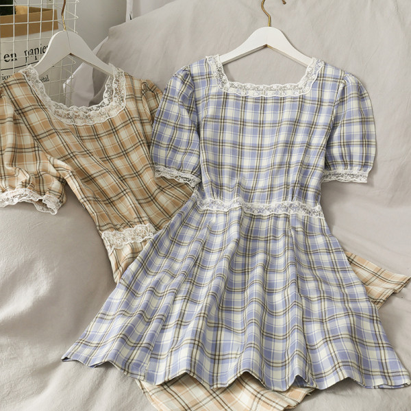 Retro naiste ruuduline kleit kandilise kaelusega ja pitselementidega