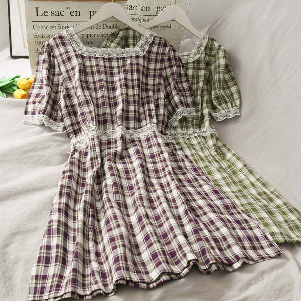 Retro naiste ruuduline kleit kandilise kaelusega ja pitselementidega