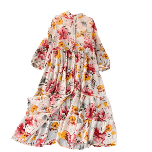 Klassikalise krae ja lillemustriga moodne naiste kleit