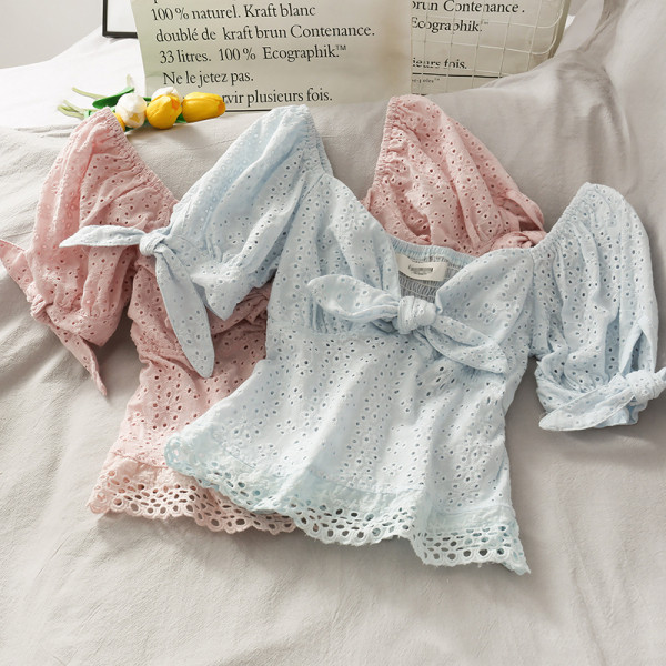 Moderna sieviešu blūze ar lentītēm