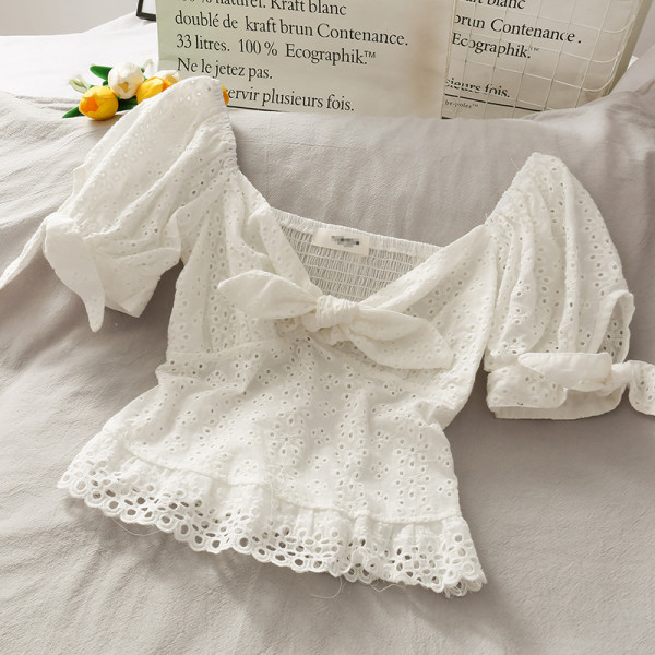 Moderna sieviešu blūze ar lentītēm