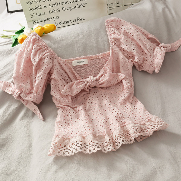 Moderna sieviešu blūze ar lentītēm