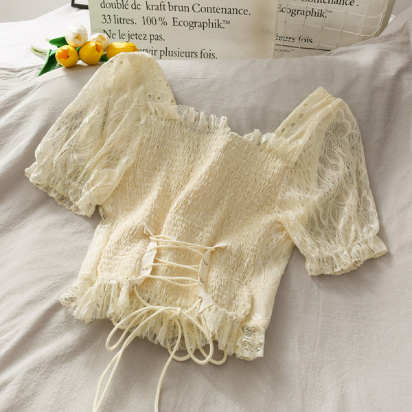 Sieviešu mežģīņu blūze ar kvadrātveida kakla izgriezumu un saitēm