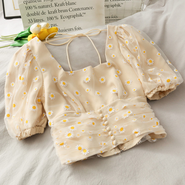 Sieviešu blūze ar kvadrātveida kakla izgriezumu un izšuvumiem