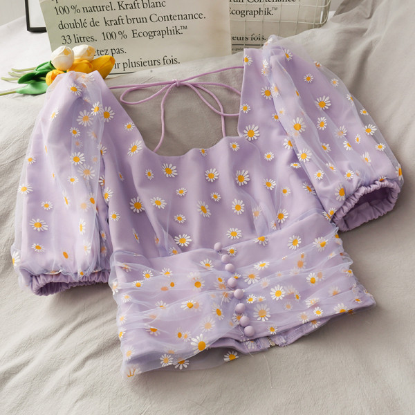 Sieviešu blūze ar kvadrātveida kakla izgriezumu un izšuvumiem