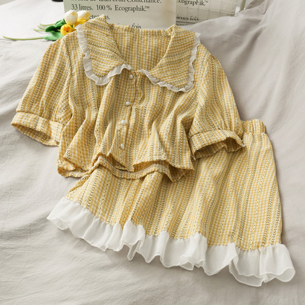 Retro sieviešu svārku un kreklu komplekts