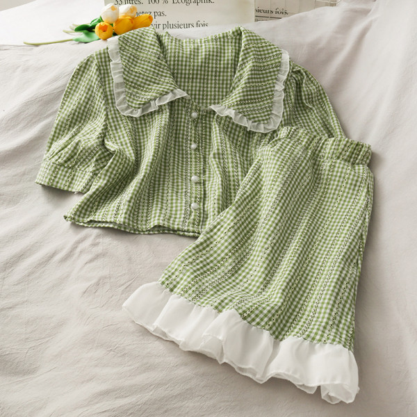 Retro sieviešu svārku un kreklu komplekts