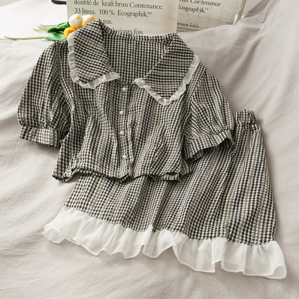 Retro sieviešu svārku un kreklu komplekts