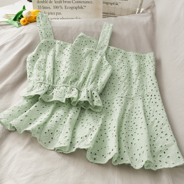 Naiste kevad-suvine seelikukomplekt kõrge vöökoha ja laiade rihmadega topiga