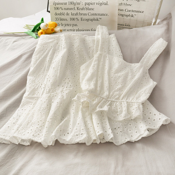 Naiste kevad-suvine seelikukomplekt kõrge vöökoha ja laiade rihmadega topiga