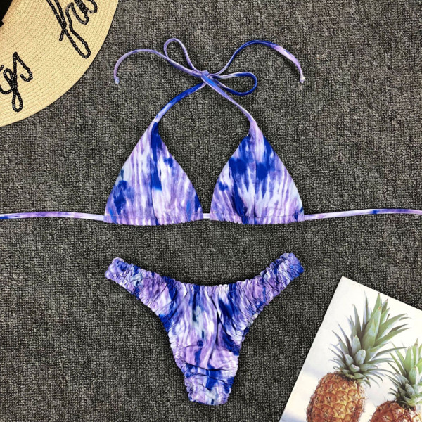 Mitmevärviline kaheosaline kolmnurkse ülaosaga ujumistrikoo