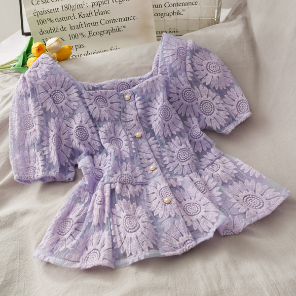 Sieviešu mežģīņu krekls ar izšuvumu un pērļu pogām