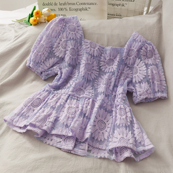 Sieviešu mežģīņu krekls ar izšuvumu un pērļu pogām