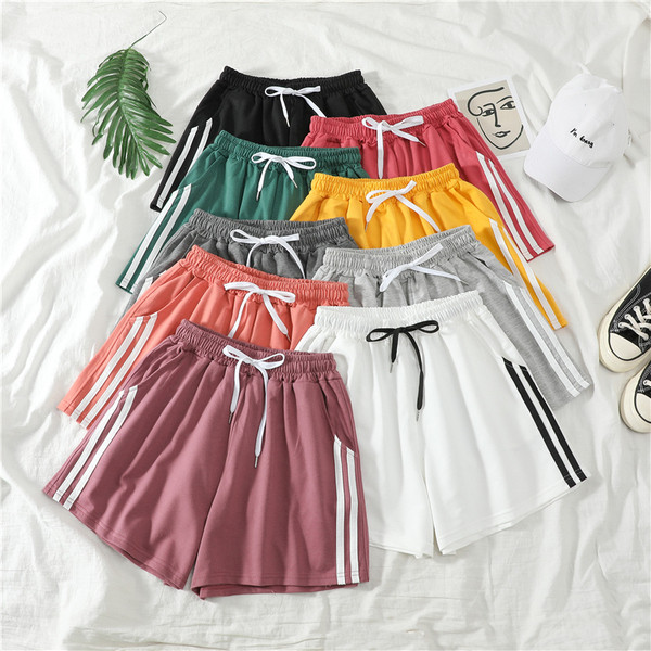 Moteriški šortai su apvadu ir kaklaraiščiais