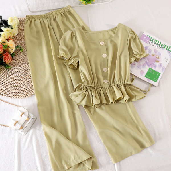 Moodne kaheosaline naiste komplekt - lühikeste varrukatega pluus ja laiad püksid