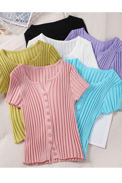 Naiste vabaaja lühikeste varrukatega pluus, ovaalne kaelus ja nööbid