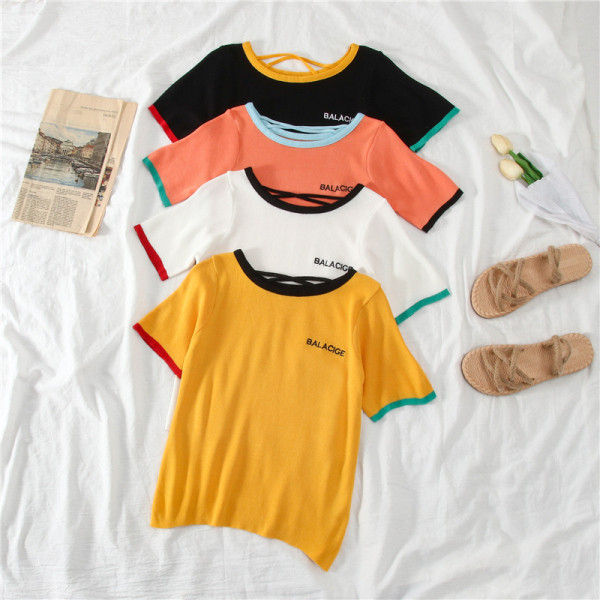 Alkalmi női póló felirattal, kerek nyakkivágással