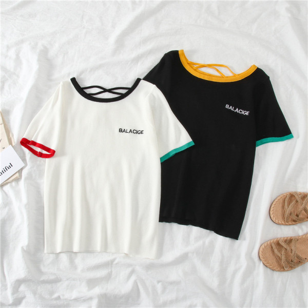 Alkalmi női póló felirattal, kerek nyakkivágással